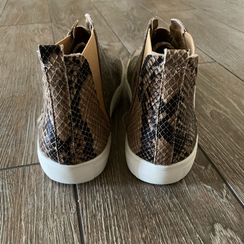 Beautiful booties - Picture 3 of 4